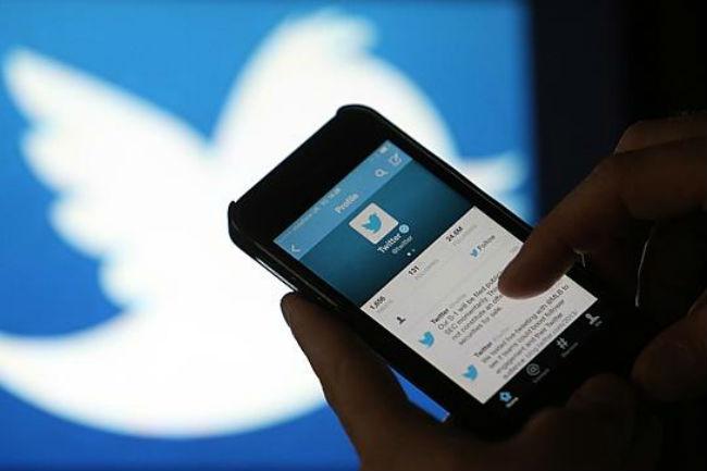 إحالة مذيع عماني للمحكمة بعد تغريدات نشرها في “تويتر”