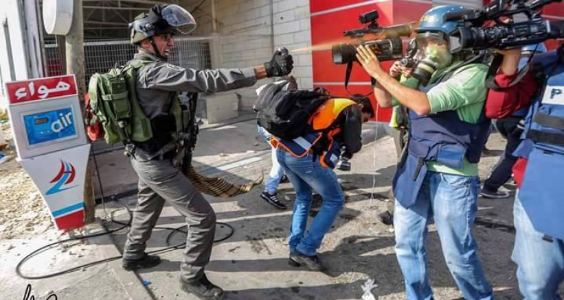 اتحاد الإذاعات الفلسطينية: إصابة 11 مصوراً وتهديد خمس إذاعات فلسطينية