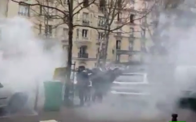 مراسل “روسيا اليوم” يتعرض للاعتداء في فرنسا … فيديو