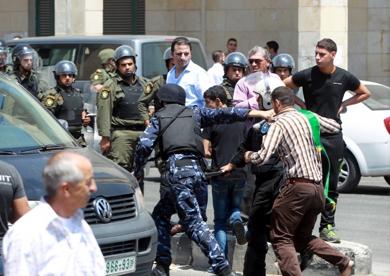 أجهزة السلطة الفلسطينية تعتقل مصوراً صحفياً