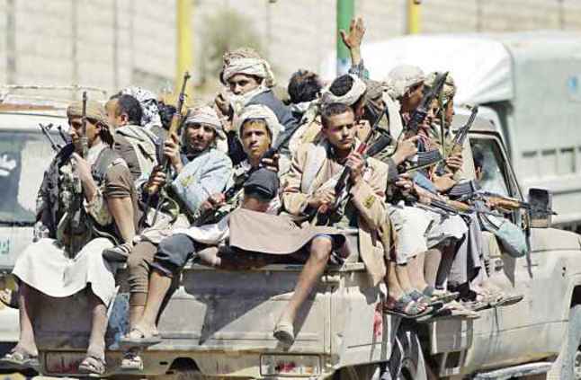 ميليشيا الحوثي تداهم منزل اعلامي يمني وعدد من المنازل
