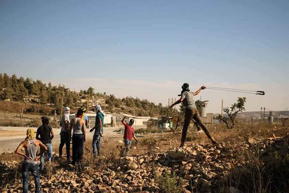 فلسطين : إصابة مراسلة فضائية فلسطين  بالقرب من معتقل “عوفر”